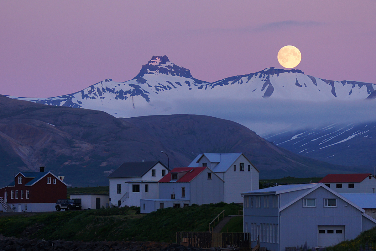 Full Moon over Bakkagerði
