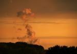 Kühlturmwolke bei Sonnenuntergang