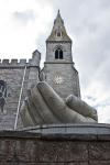 Hand mit Kirche