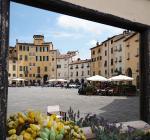 Piazza dell' Anfiteatro mit Rahmen