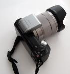 Sony NEX-5 mit Blitz und Sony 18-55mm/3,5-5,6mm OSS