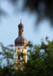 Kirchturm im Abendlicht