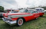 Oldsmobile mit Camper