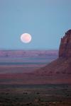 (80)	Monument Valley bei Moonrise
