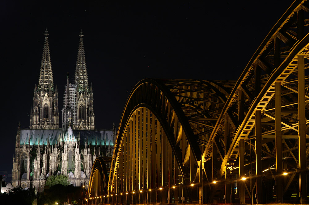 Kölner Dom (bei Nacht)