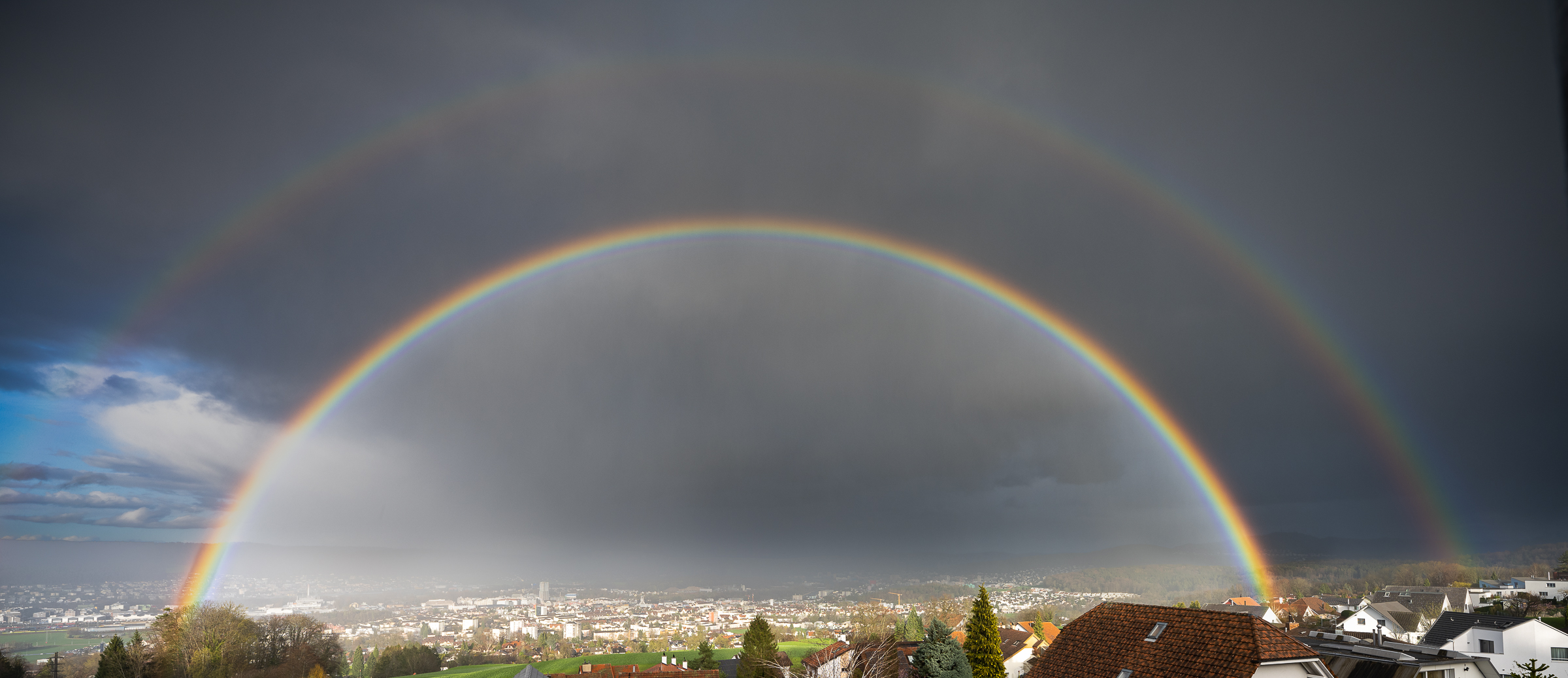 Doppelter Regenbogen über dem Limmattal