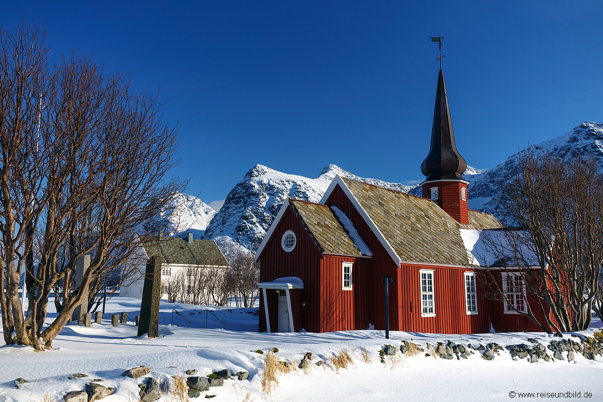 Kirche Flakstad außen