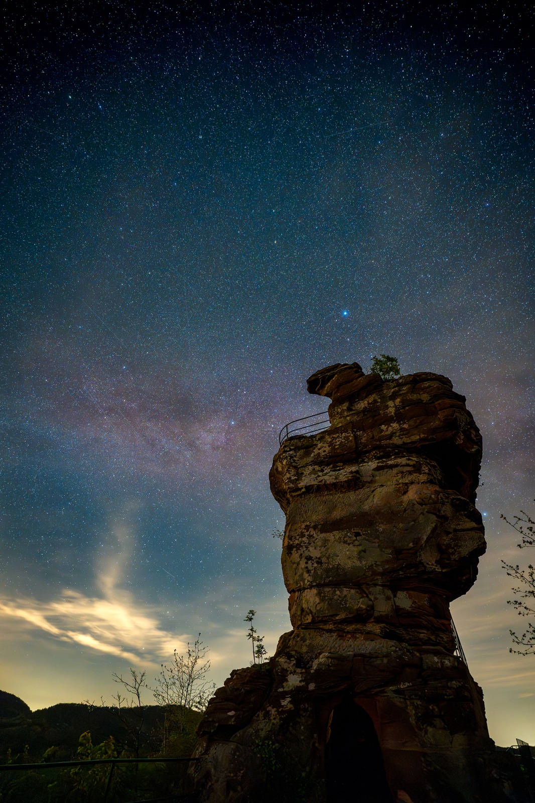 Drachenfels mit Sternenhimmel2