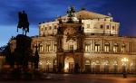 Semperoper bei Nacht