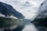 Nebel im Fjord
