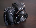 Sony Alpha 300 mit Handgriff