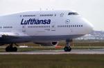 Boeing 747-400 der Lufthansa auf der 18 West
