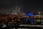 DSC00461 Brücke_Dom_Musical_rechts_Vordergrund Nacht