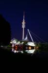 Olympiaturm München mit Theatron und See