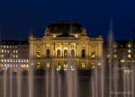 Opernhaus mit Wasserspiel