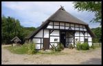 Bauernhaus mit Ziehbrunnen