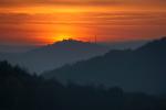 Sonnenuntergang in den Nebelhügeln