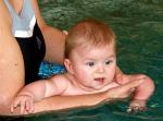 Babyschwimmen - Erste Versuche