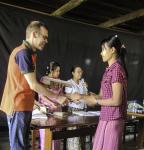Ehrung der Jubilare in den Kleiderfabriken in Myanmar